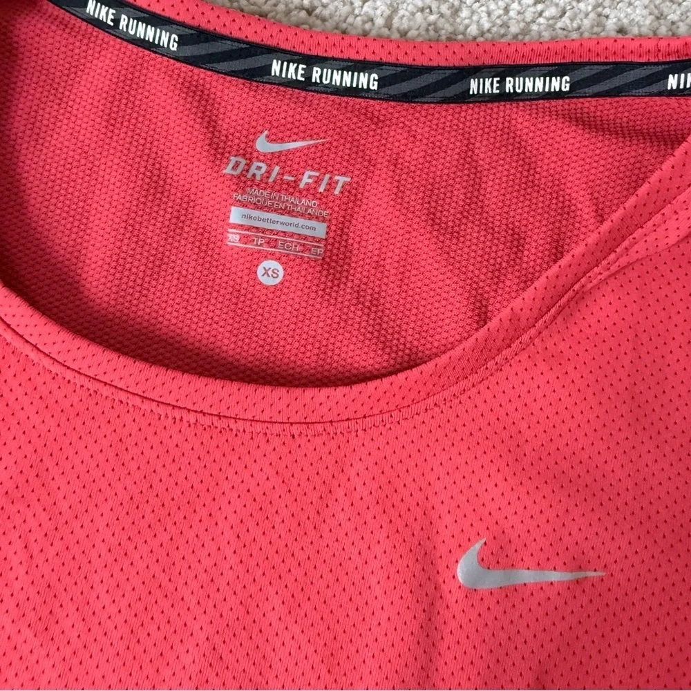 Nike Women's Vibrant Long Sleeve Running Top XS